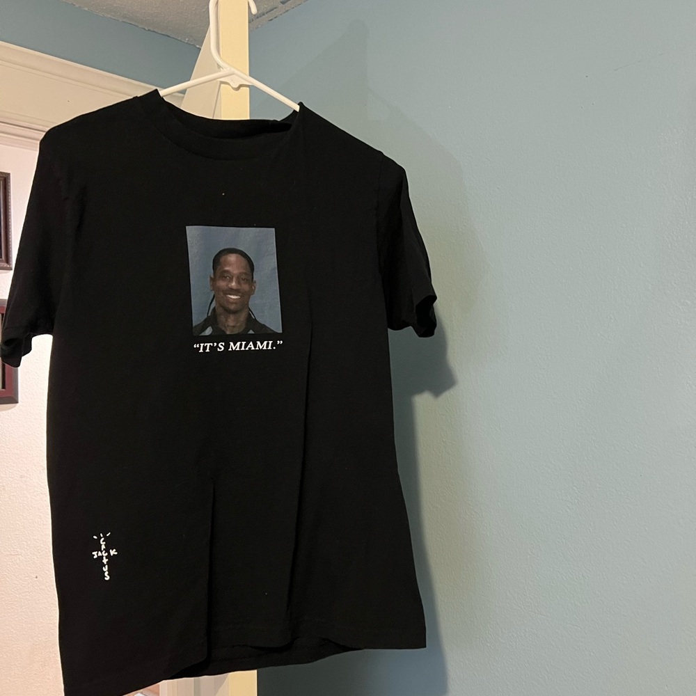 Black “It’s mami T-shirt cactus jack